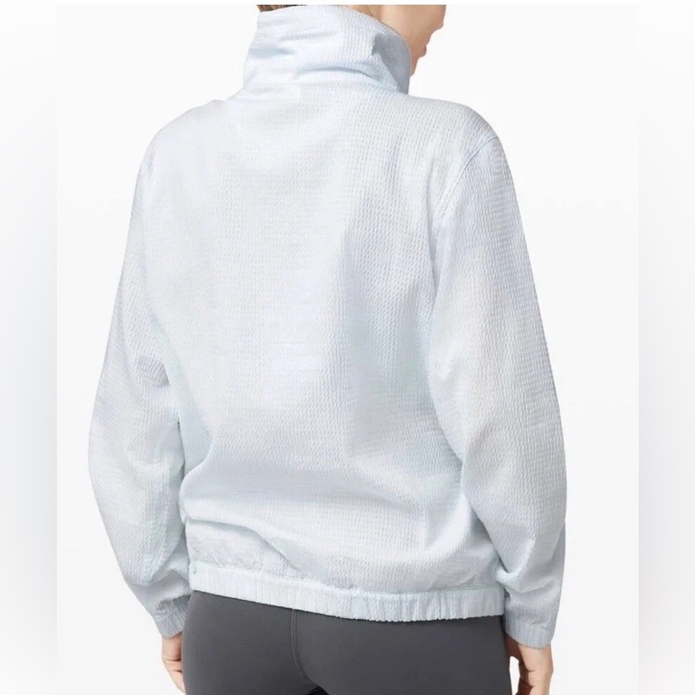 Lululemon Pack Light Pullover Packable Windbreake… - image 3